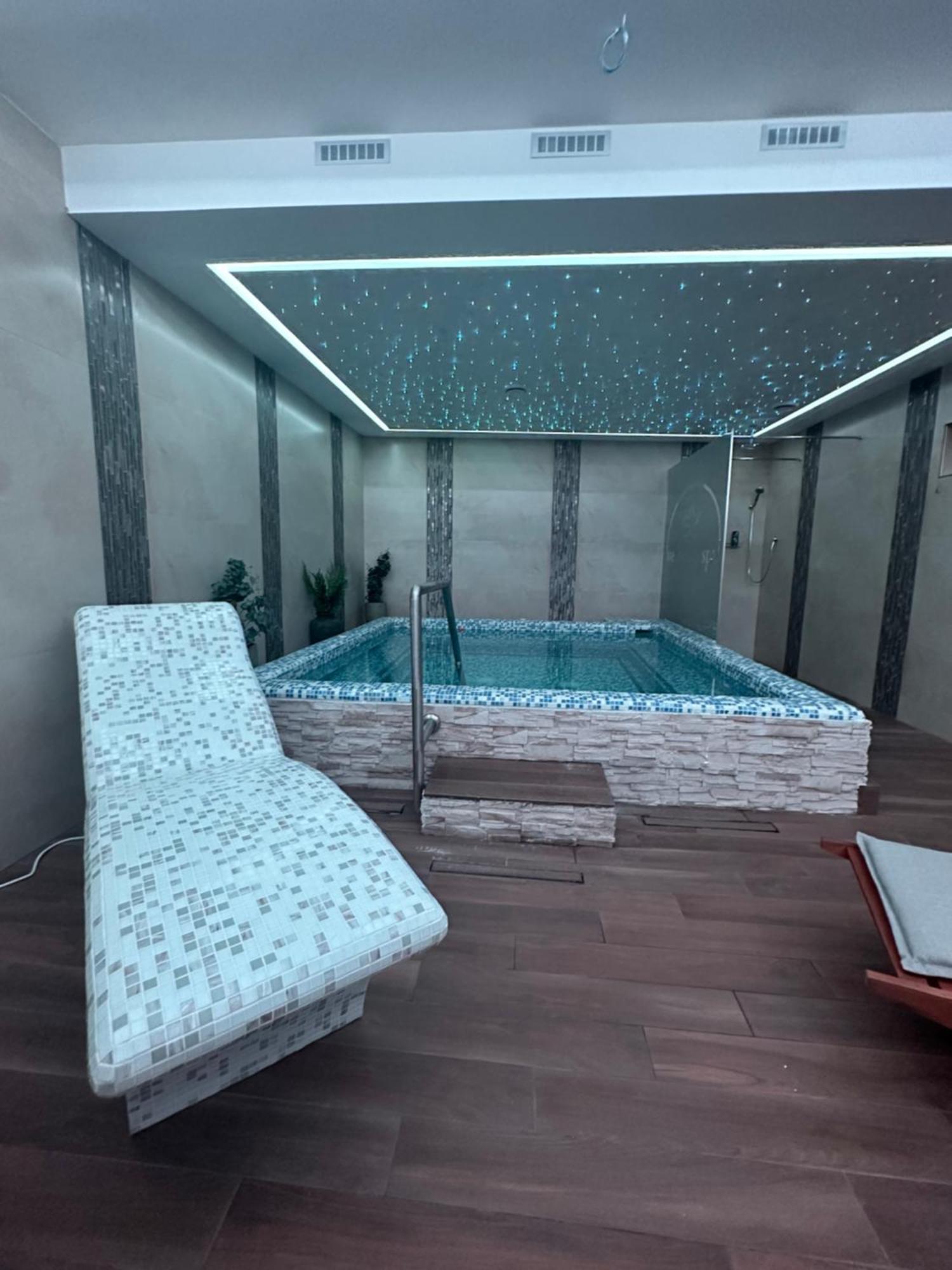 Five Apartments Indija Luaran gambar