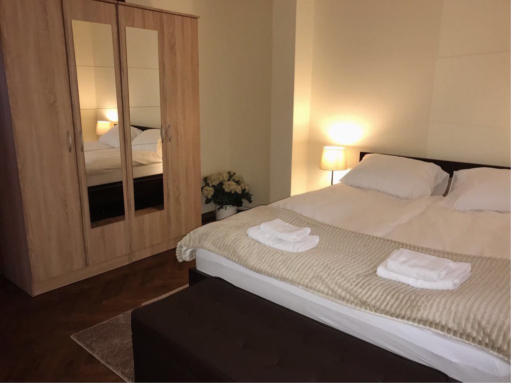 Five Apartments Indija Luaran gambar
